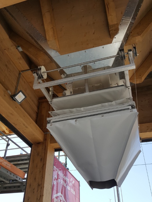 Height-adjustable feed hopper