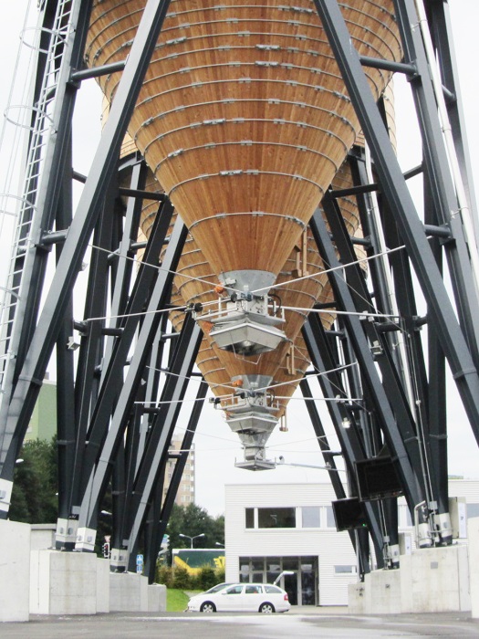 Round large silos with fully automated loading process and connection to the weighing system