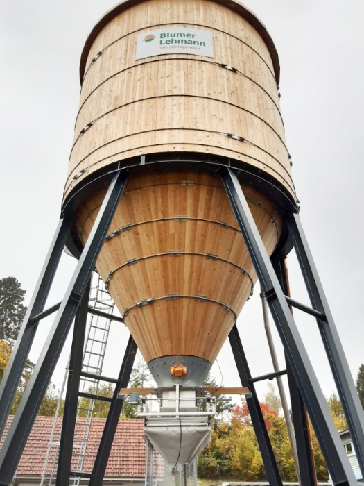 Holzsilo mit feuerverzinktem und duplexierten Stahlunterbau in Rüti ZH