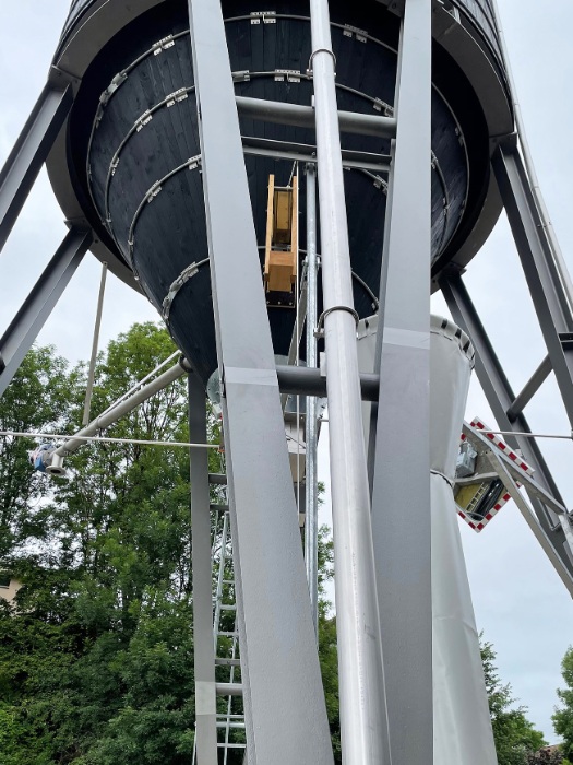 Galvanised and duplexed steel construction of round wooden silo in Wetzikon