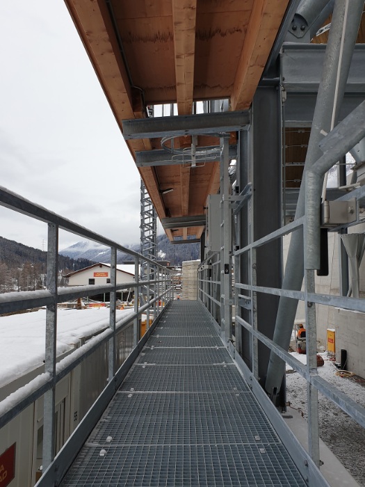 Hot-dip galvanised operating platform of the Zernez wooden silo plant