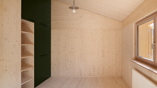Funktionaler Wohnraum mit Holz-Innenausbau