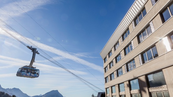 Hotel Säntis mit Seilbahn