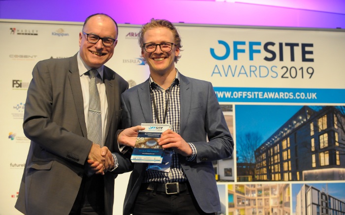 Handover of the Offsite Award 2019 to Jephtha Schaffner