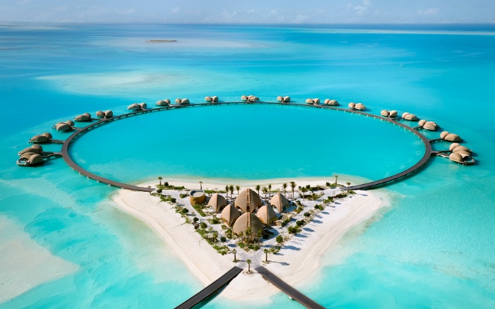 Nujuma Reserve mit seinen Strandvillen aus der Vogelperspektive