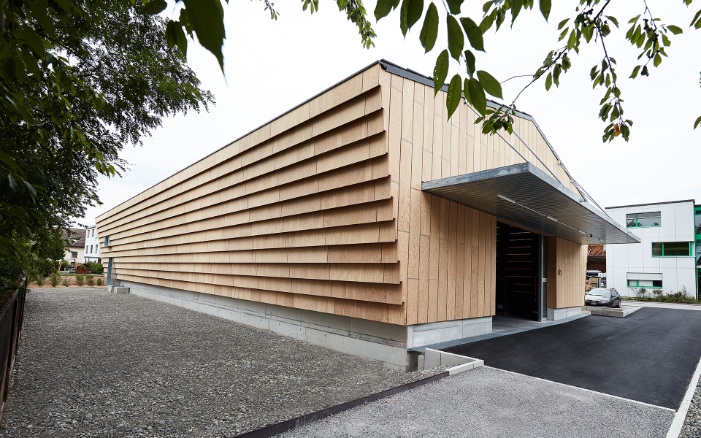 The new Hortima industrial and storage hall with a striking wooden façade in the general view.