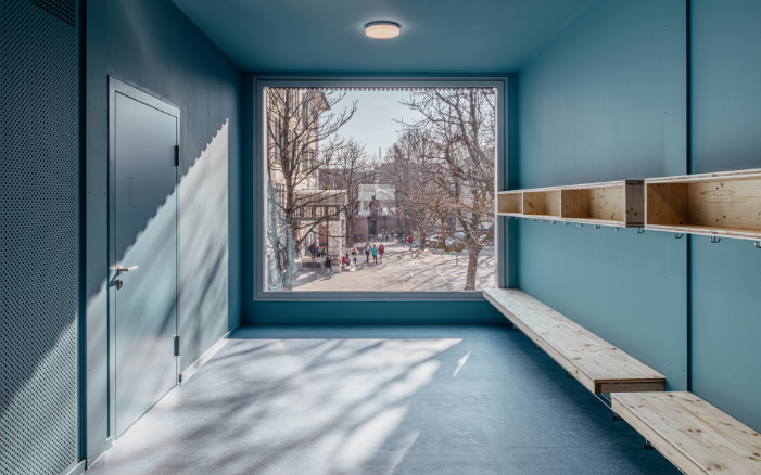 Cloakroom in the Modular W school building in Winterthur<br/><br/>