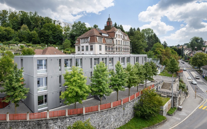 Full view of the temporary St. Karli school building in Lucerne 