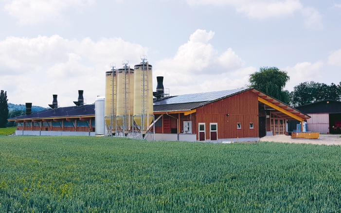 The timber construction provides ample space for agricultural purposes.