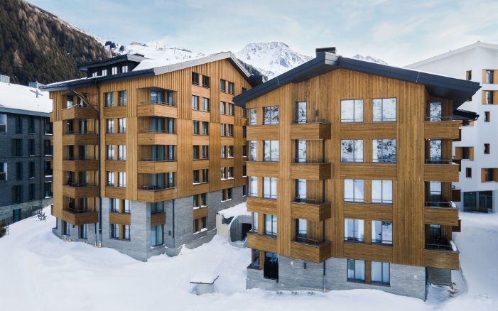 Titelbild Titel und Alt-Tag The two Turmfalke apartment buildings with timber facade<br/><br/>