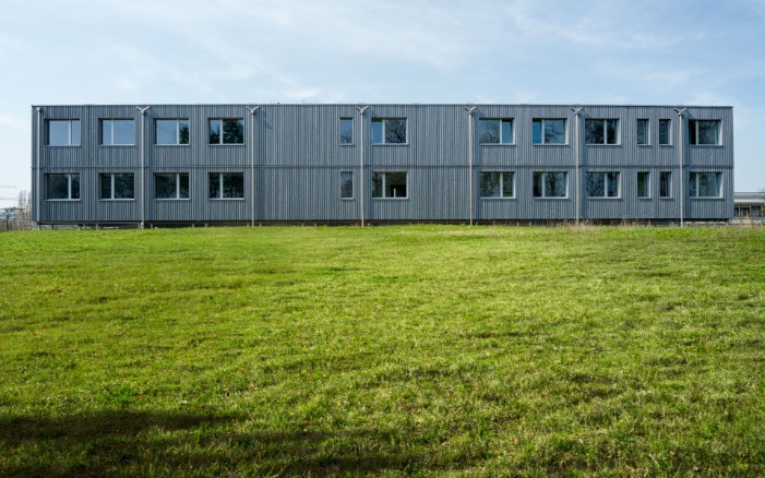 Bureaux provisoires sur deux étages de l’université de Lausanne.