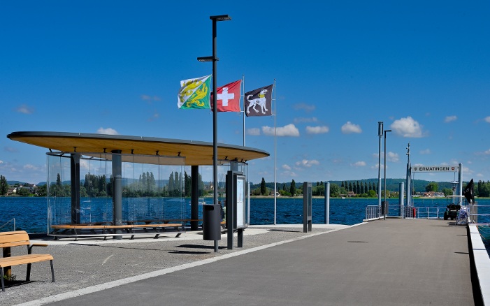 Abri de bus Stedi sur la jetée à Ermatingen sur le lac de Constance