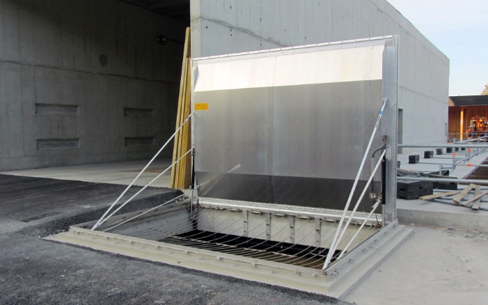 Ground-embedded hopper conveyor system at a maintenance depot