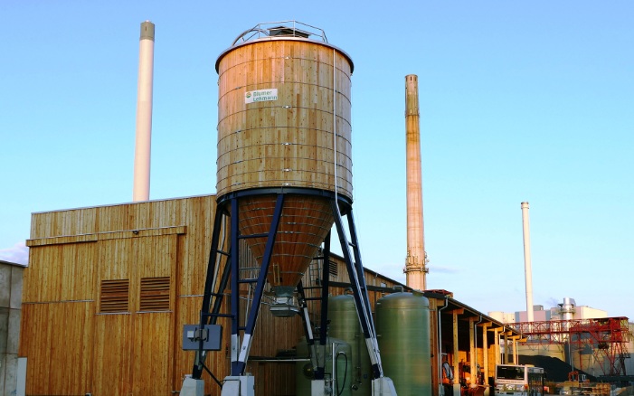 Gesamtanlage in Ulm (DE) bestehend aus einer Salzlagerhalle und einem Silo aus Holz sowie eine Soleanlage