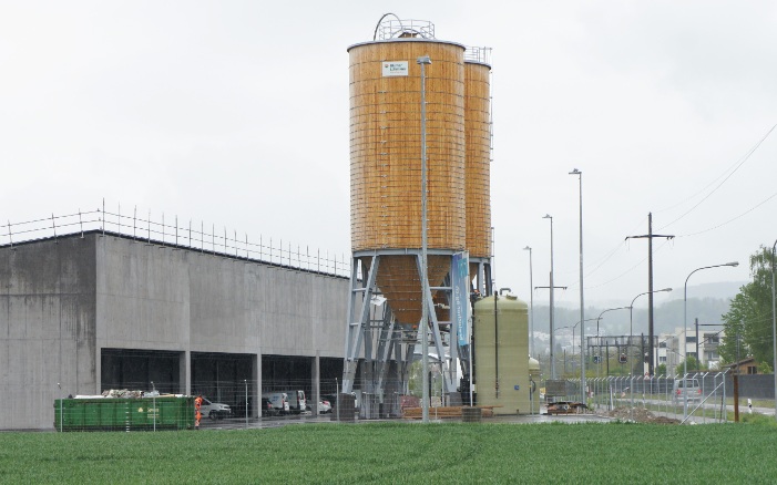 Grit silo system with two round wooden silos, brine generator and brine storage tank in Bülach