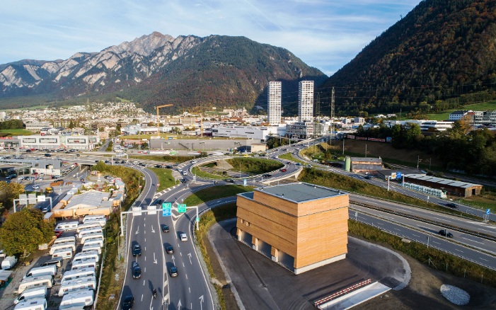 La plus grande installation de silos modulaires en bois à un emplacement stratégique avec accès à l'autoroute Coire Sud