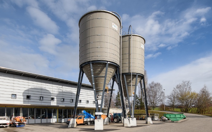 Installation de silos de la ville de Gossau avec deux silos ronds en bois