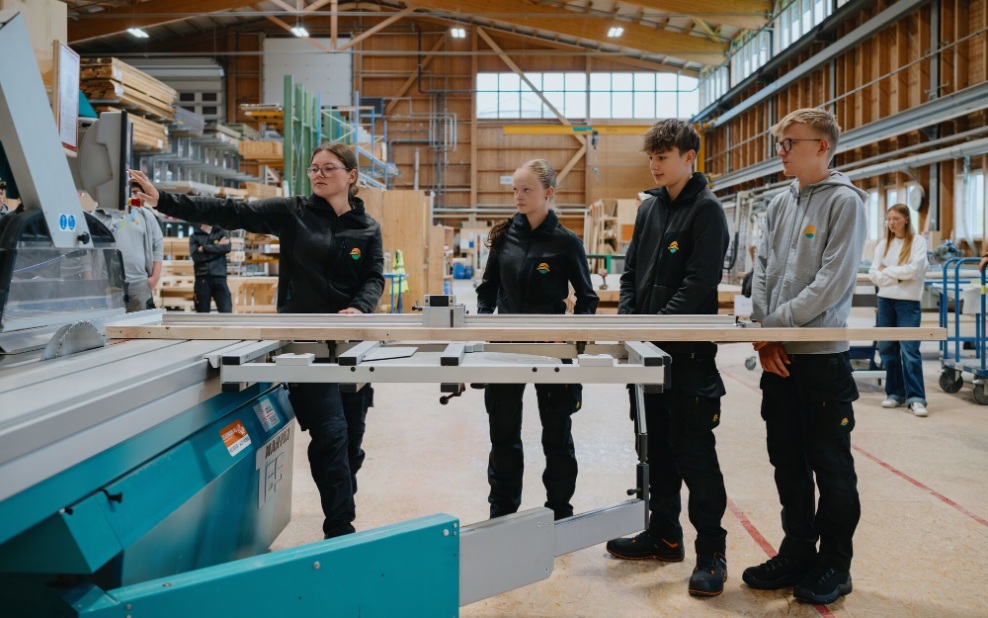 Start of Apprenticeship 2025 at Blumer Lehmann – Training in the Workshop