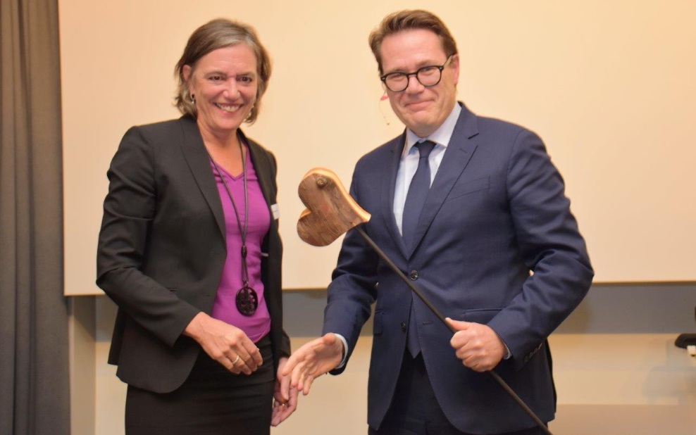 Katharina Lehmann is one of six people presented with a Recognition Award for special merit in the promotion of young professionals by the Hans Huber Foundation.