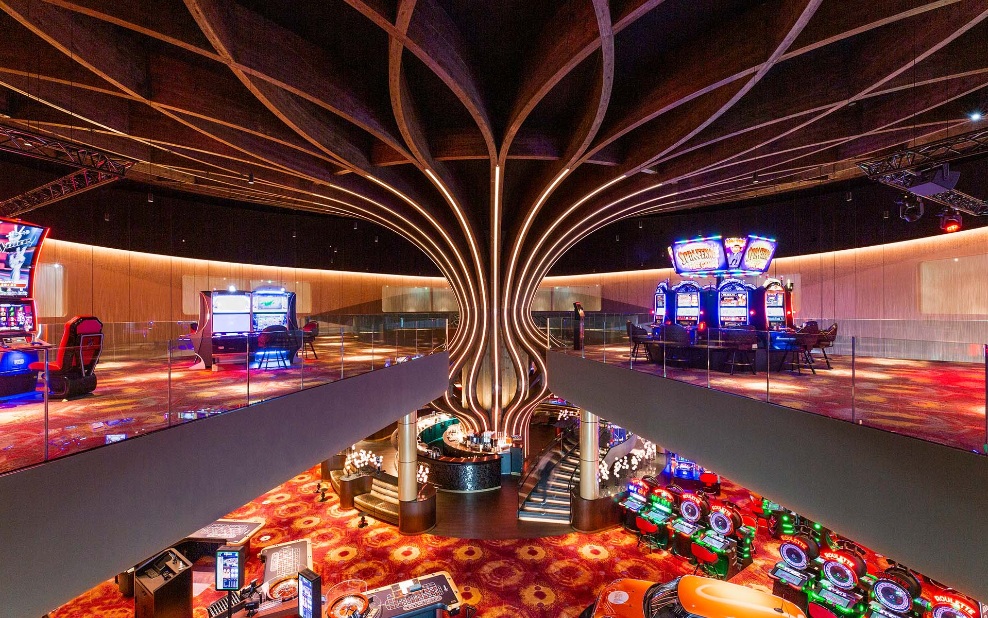 The free form wooden column is the centrepiece in the atrium of the Holland Casino in Venlo