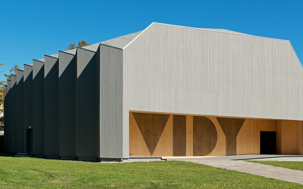The special construction of the Théâtre de Vidy in Lausanne evokes a work of origami in wood