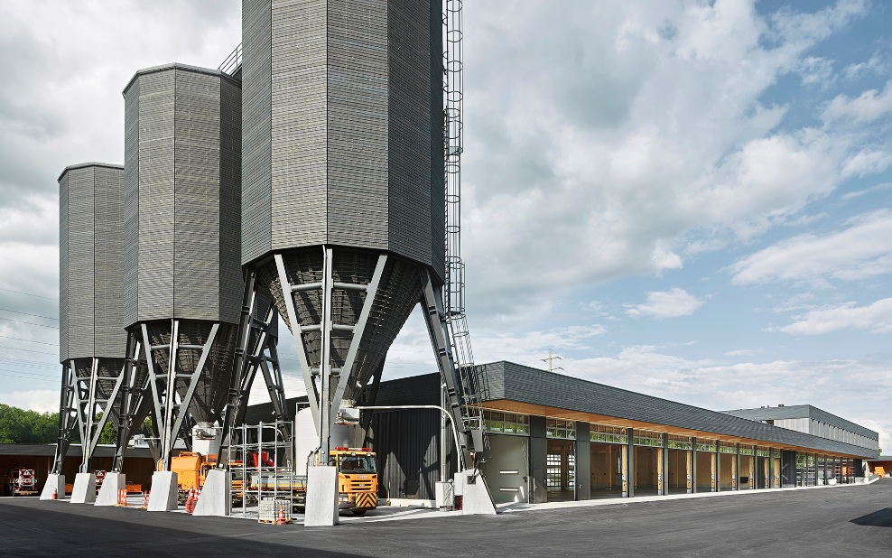 three dodecagonal timber silos with a volume of 900m3 each in Bern Wankdorf