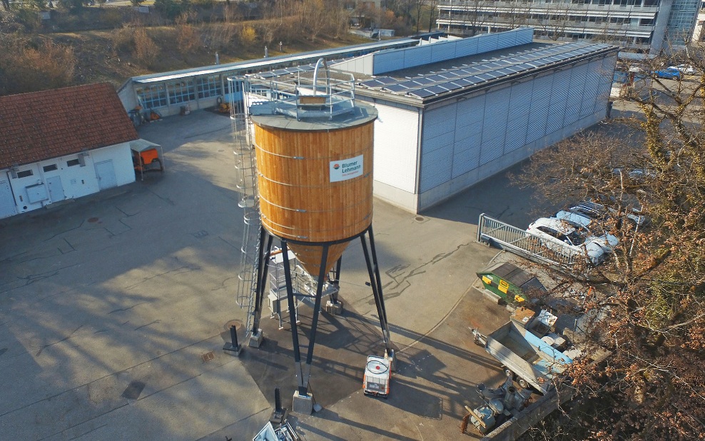 Runder Holzsilo der Gemeinde Rüti in Zürich mit einer Kapazität von 75m3