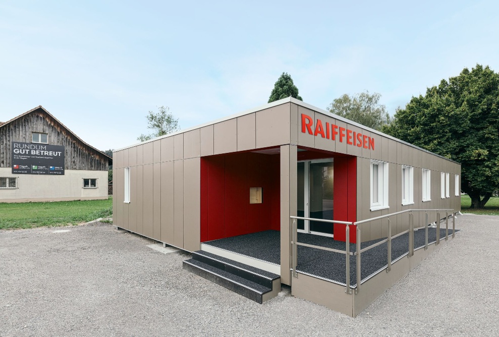 Temporärer Büropavillon für Bankenprovisorium in Holzmodulbauweise