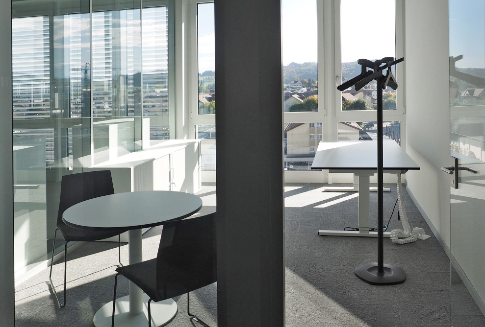 Internal view of an individual office in the expansion of the Fust industrial building