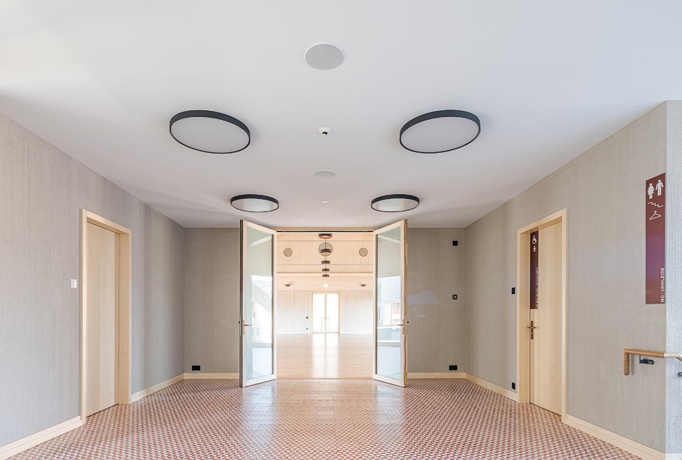 Internal view: looking into the cultural hall’s antechamber