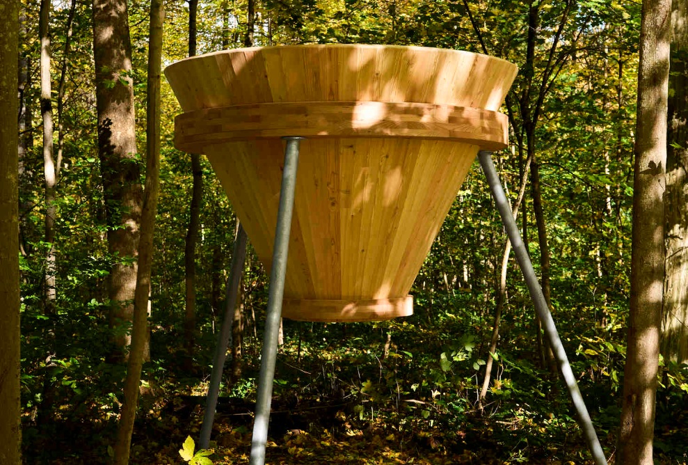 Holzobjekt "Re-Framer" im Resilienz-Parcours in Zürich