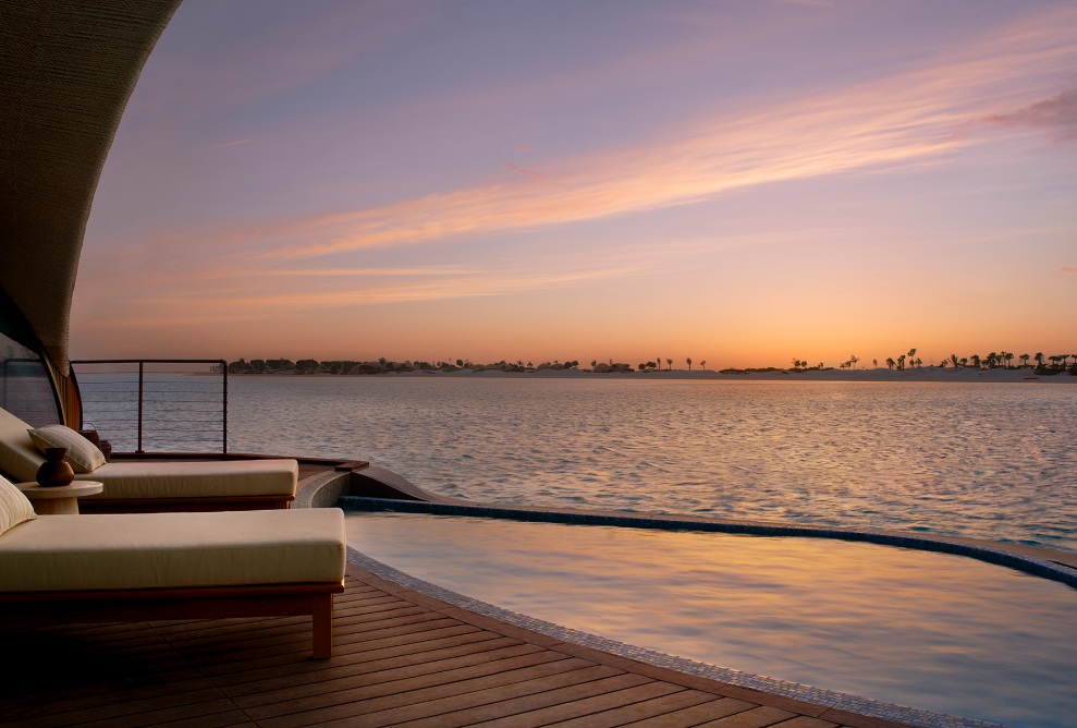Sonnenuntergang aus Hotelzimmersicht des Nujuma Reserve