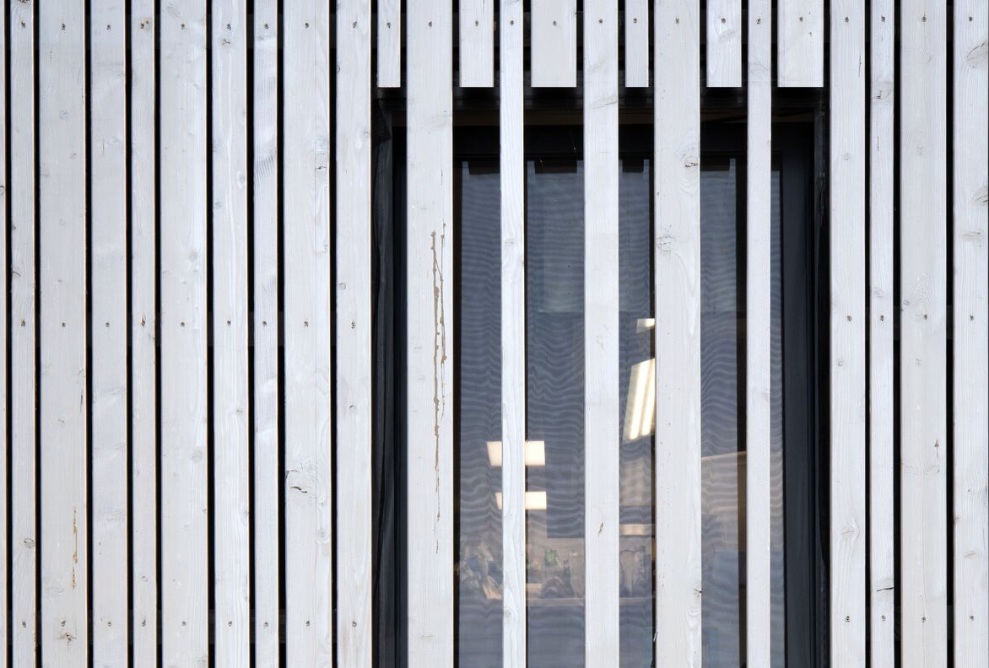 Fassadengestaltung des Bistros in Lultzhausen mit Fenster 