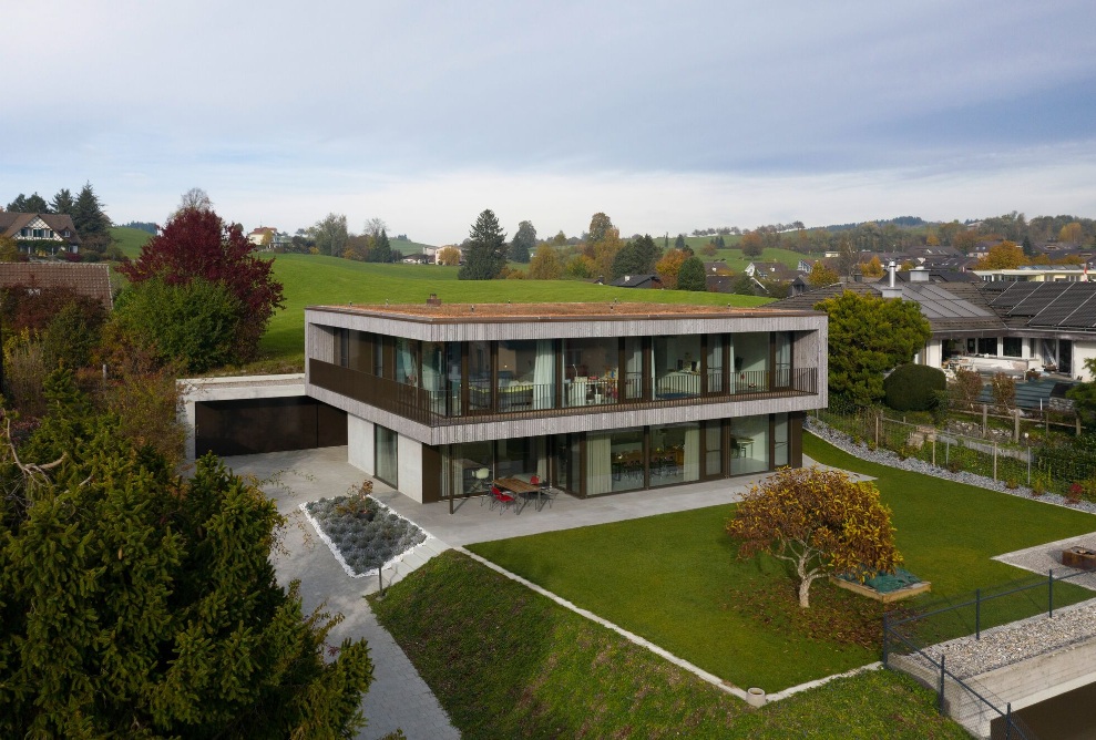 Detached house with grounds in a residential area