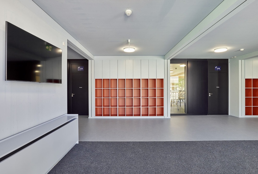 Entrance area of the modular school building in Schorndorf