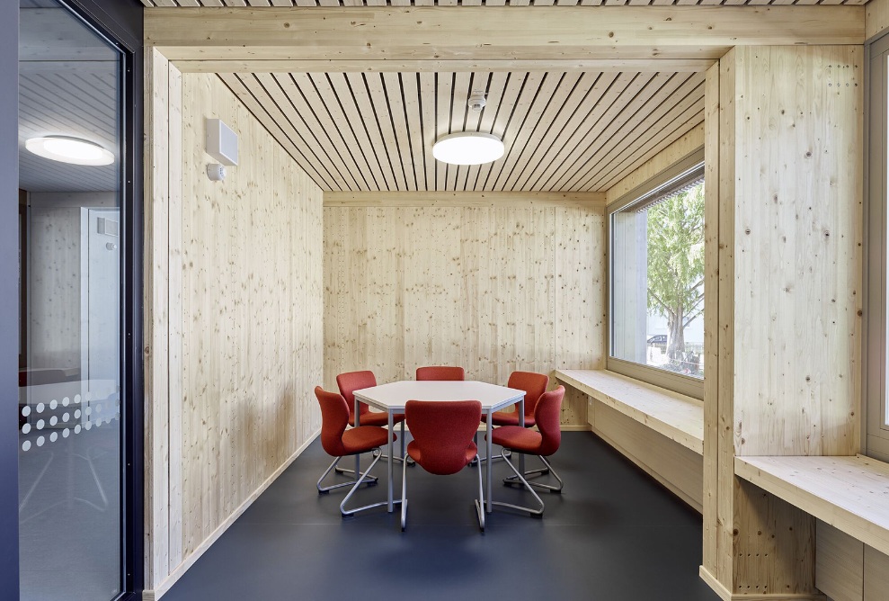 Salle de groupe dans l'extension de l'école Fuchshof