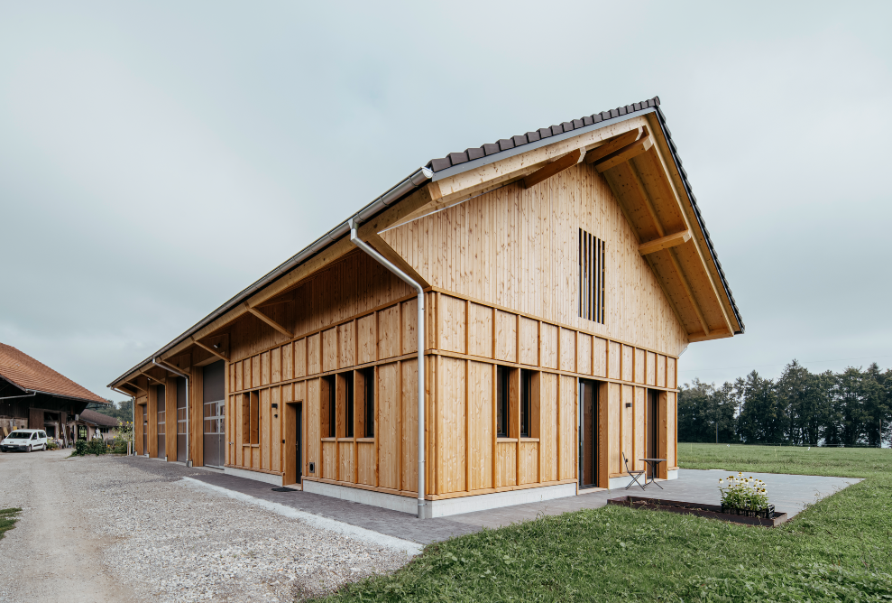 Scheune und Wohnhaus in Holzbauweise