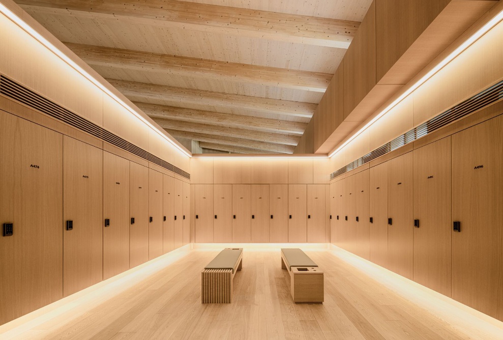 Changing room in the Hillmaru golf clubhouse with interior woodwork