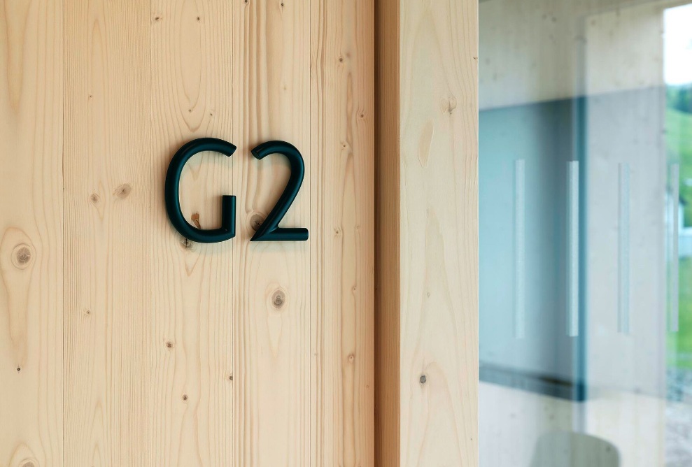 Lettering of a group room in the seminar building Hof Weissbad