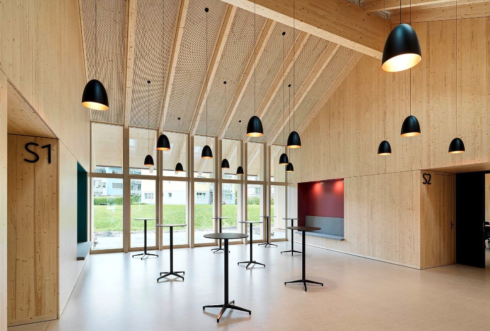 View into the entrance area of the Hof Weissbad seminar building