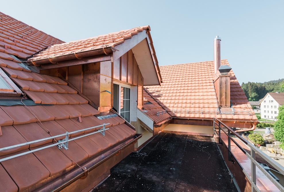 Blick auf die Terrasse mit Lukarne im Neubau des Hotels Gibswilerstube