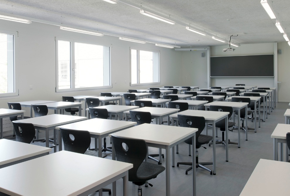 Prise de vue d’une salle de classe de l’école cantonale de Baden