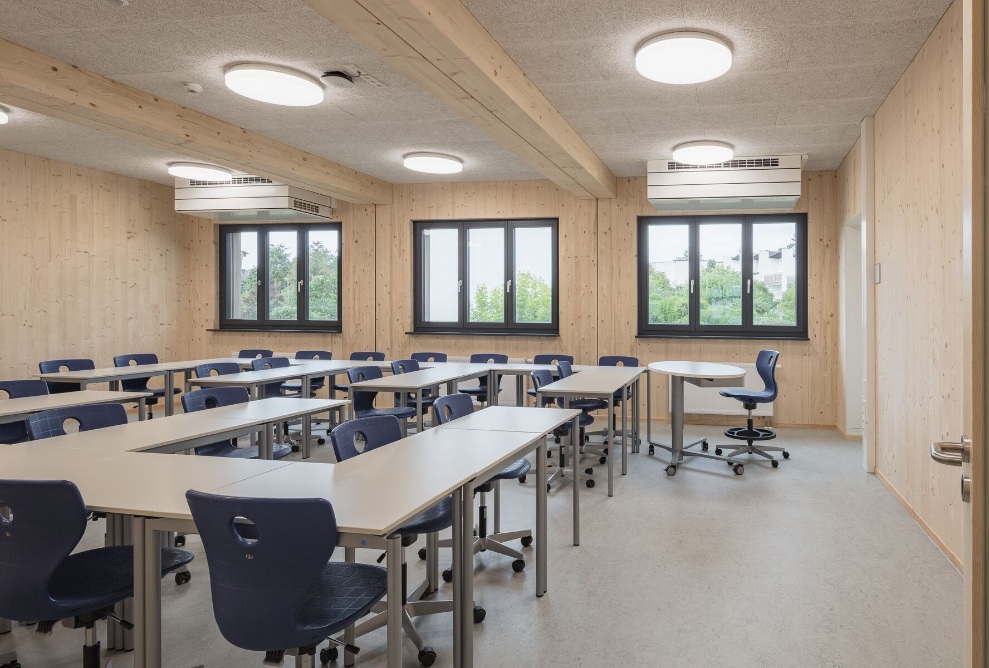 Einblick in ein Klassenzimmer im Erweiterungsbau des Landgraf-Ludwig-Gymnasiums