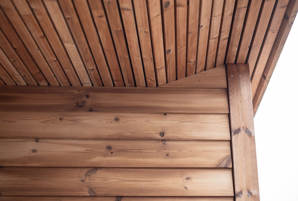 Detailansicht der Holzfasse des MiniCO2-Hauses