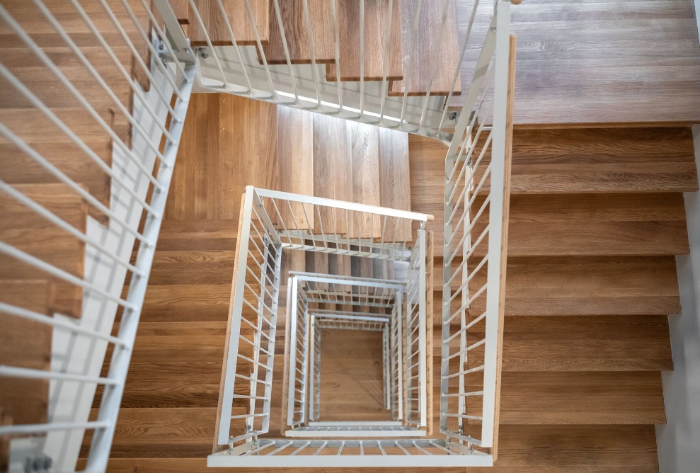 Innenansicht der Treppe im MiniCO2-Haus
