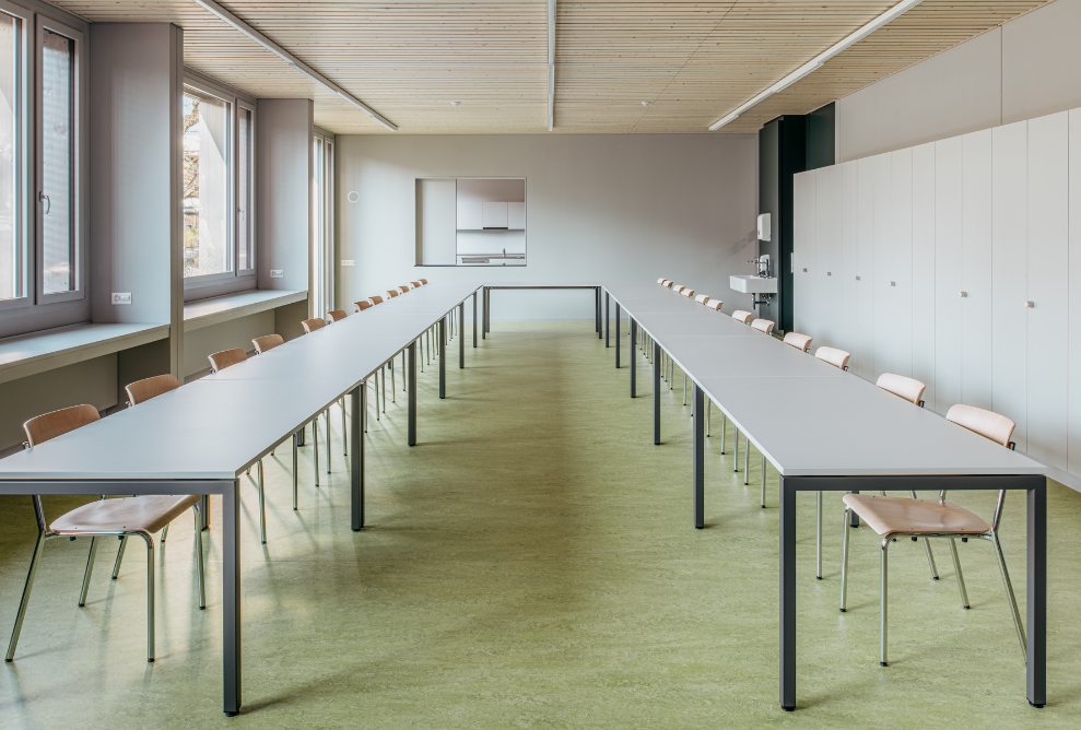 Canteen in the modular school building in Winterthur.