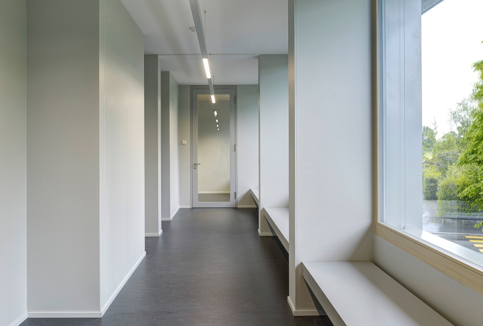 Es handelt sich hierbei um einen provisorischen Bau für die kommenden Jahre, was jedoch auch im Innenbereich nicht zu erkennen ist.