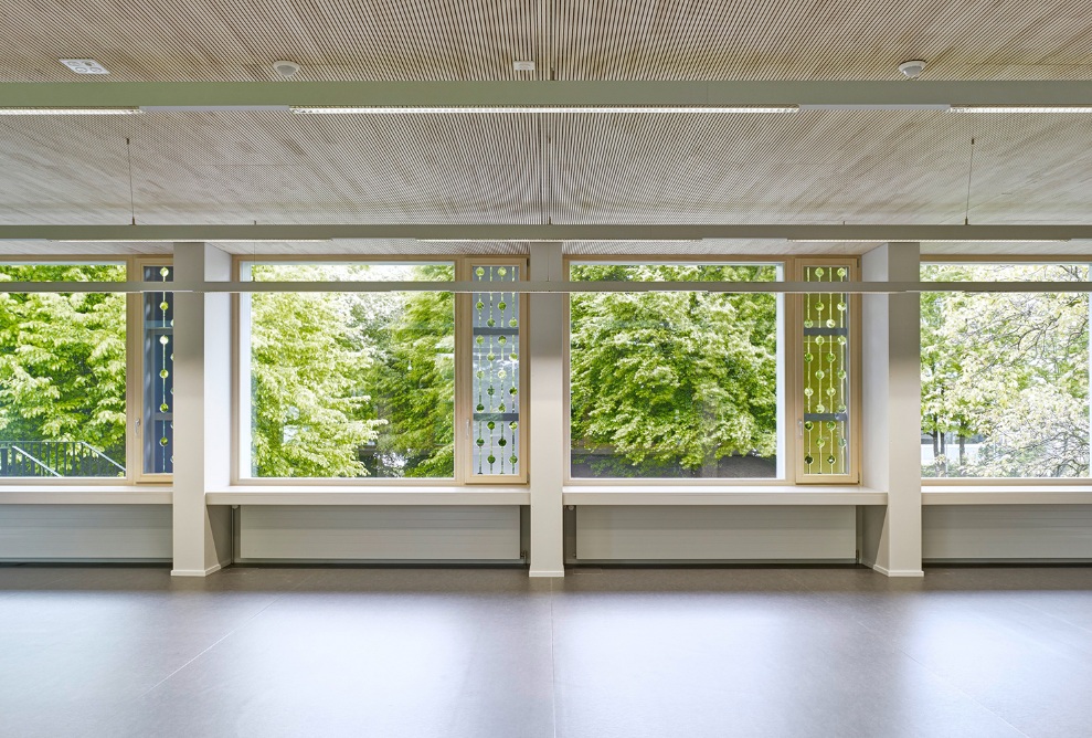 Die Klassenzimmer bieten viel Raum für entspanntes Lernen.