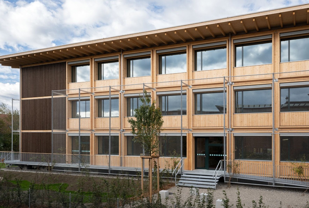 Dreigeschossiger Holzmodulbau der Schule Schlossmatt 