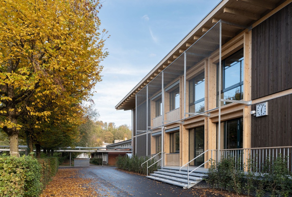 Erweiterungsbau der Schule Schlossmatt mit Eingang